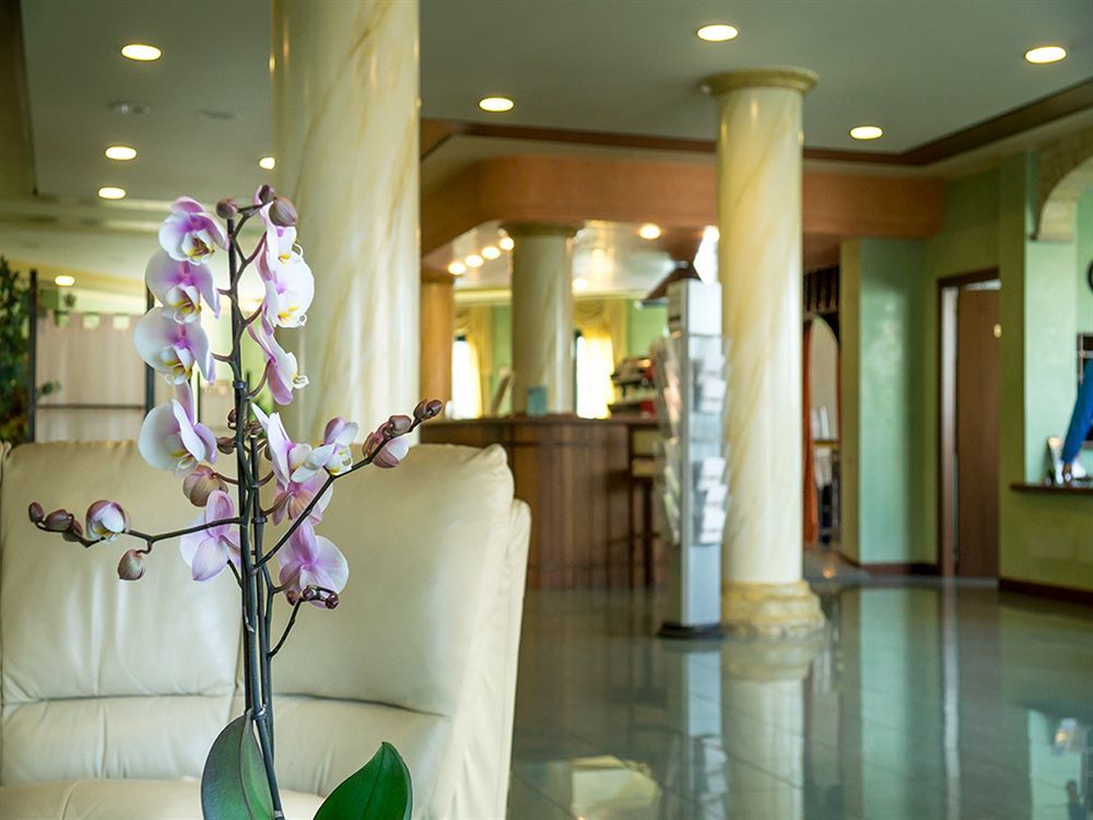 Eden Hotel Castel dʼArio Exteriör bild
