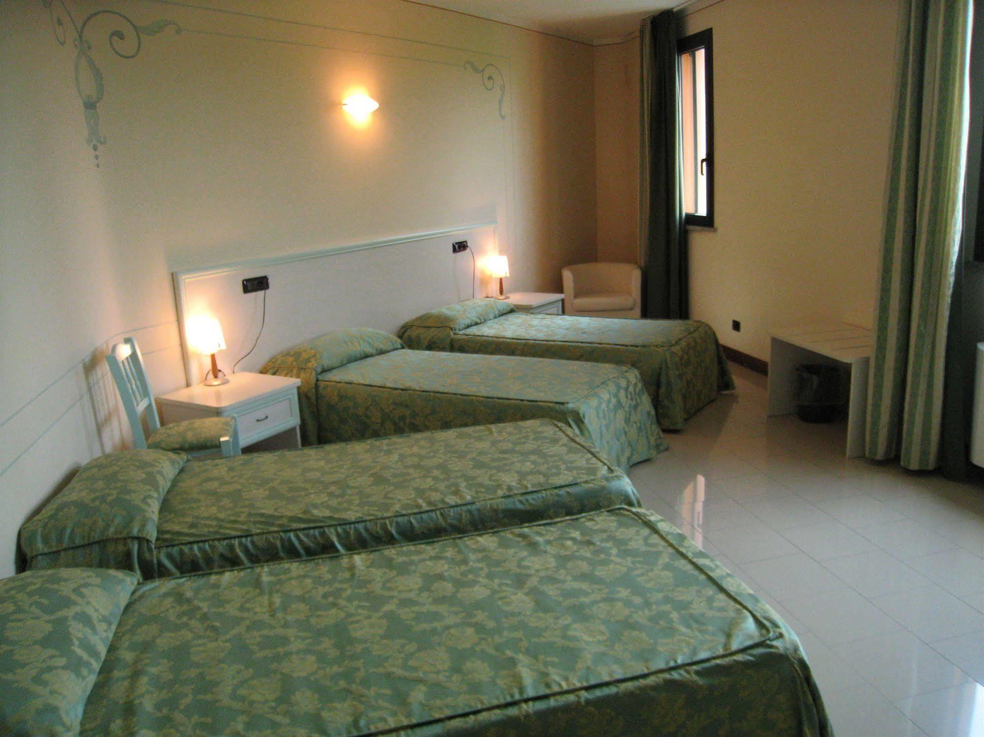 Eden Hotel Castel dʼArio Exteriör bild